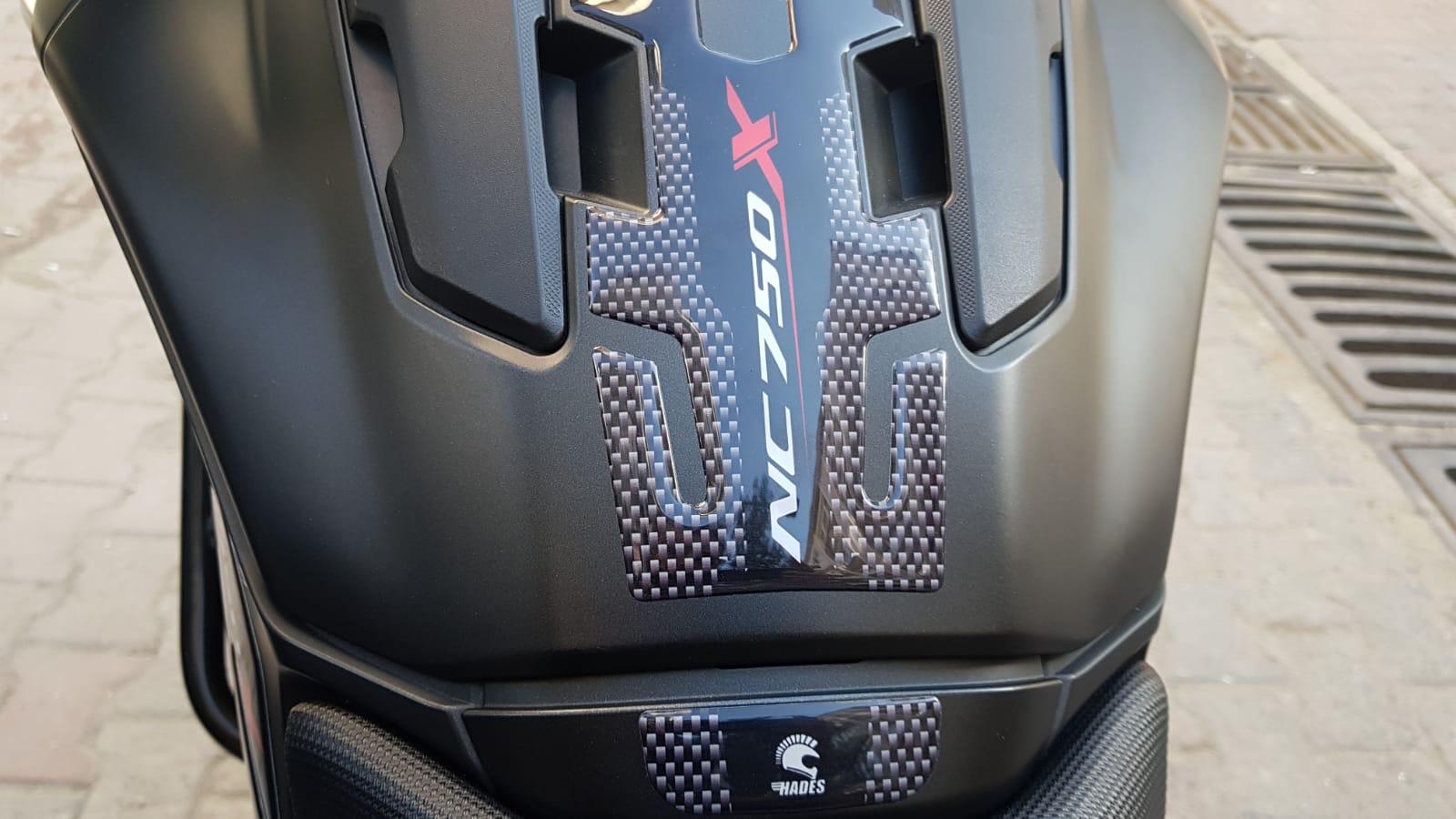 Honda Nc 750X Red Black Tank Pad Seti