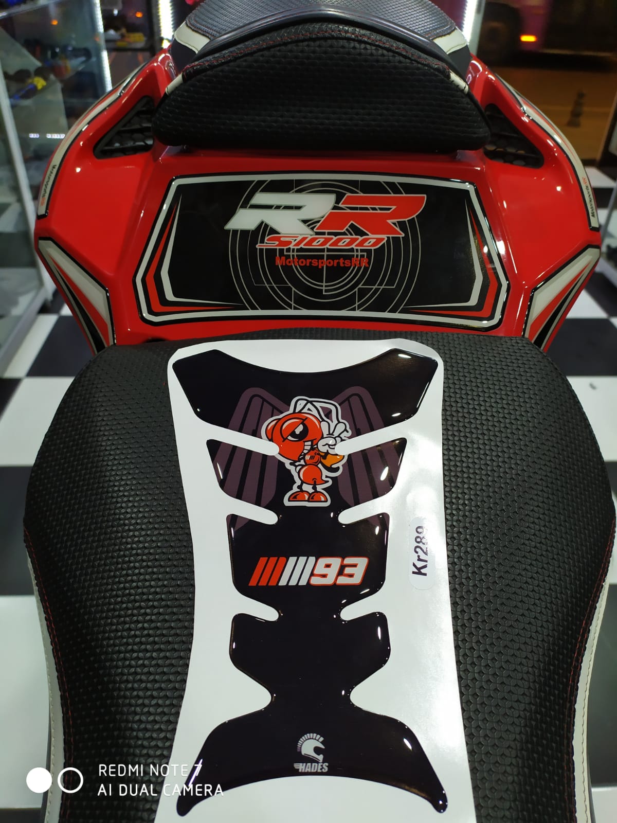 Üniversal 93 Repsol Tank Pad