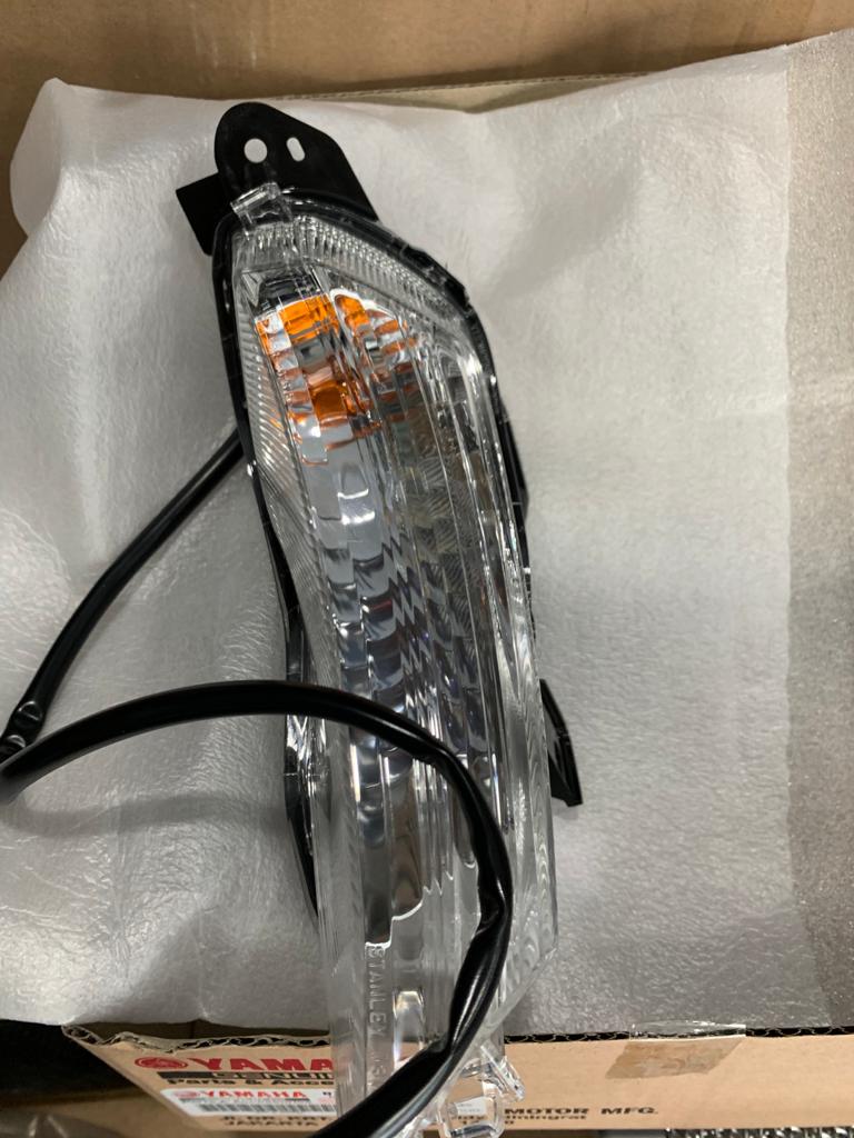 yamaha xmax 2018/2020 sağ ön sinyal 