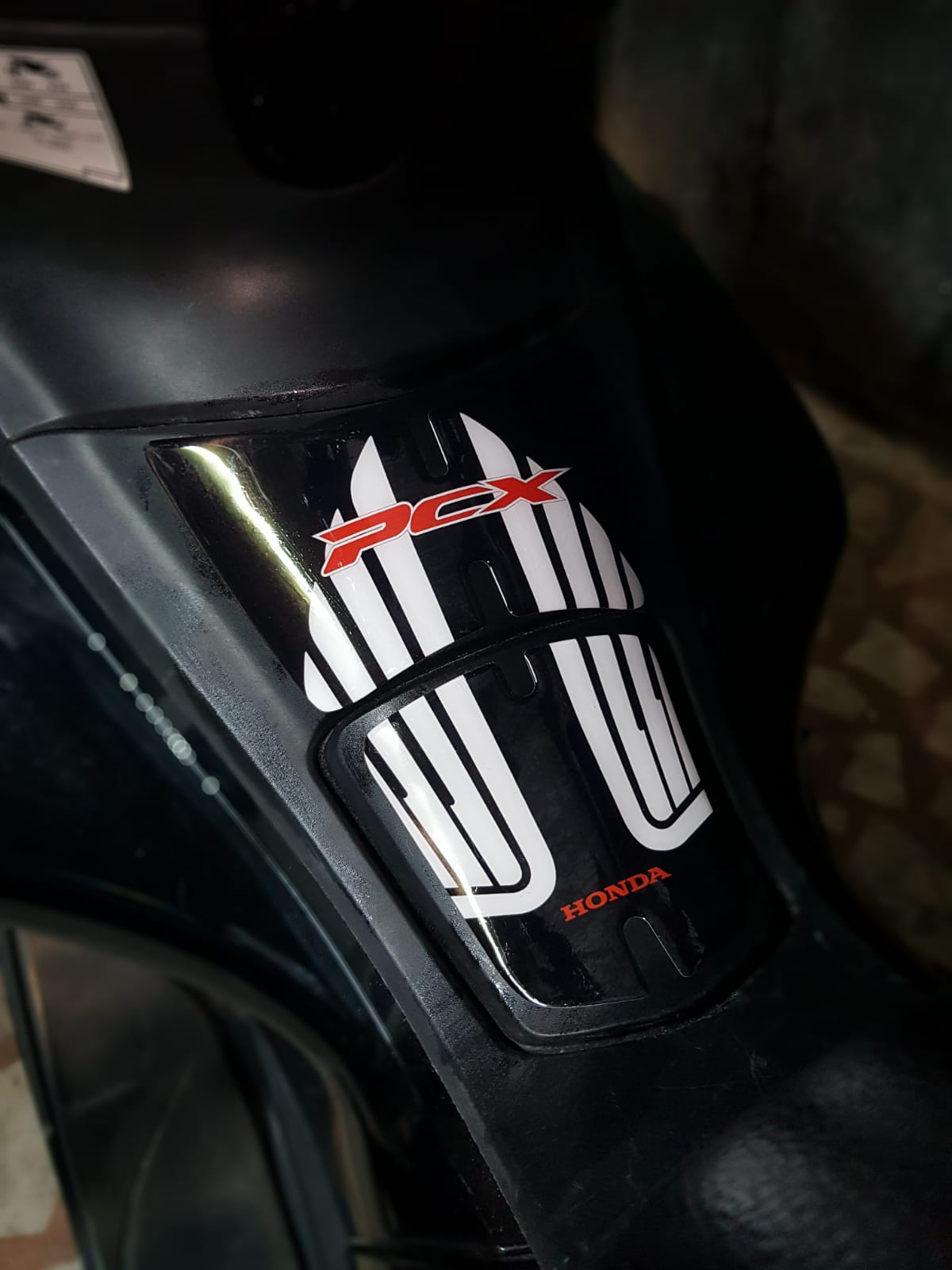Honda Pcx 125-150 2011-13 White-Black-Red Özel Tank Pad