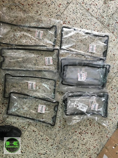  03-06 ZX6 ÜST CONTA ZX636 ÜST KULBIRITOR CONTA ZX 636 CONTA LASTIK OLAN SIFIR ORIJINAL   11061-0156