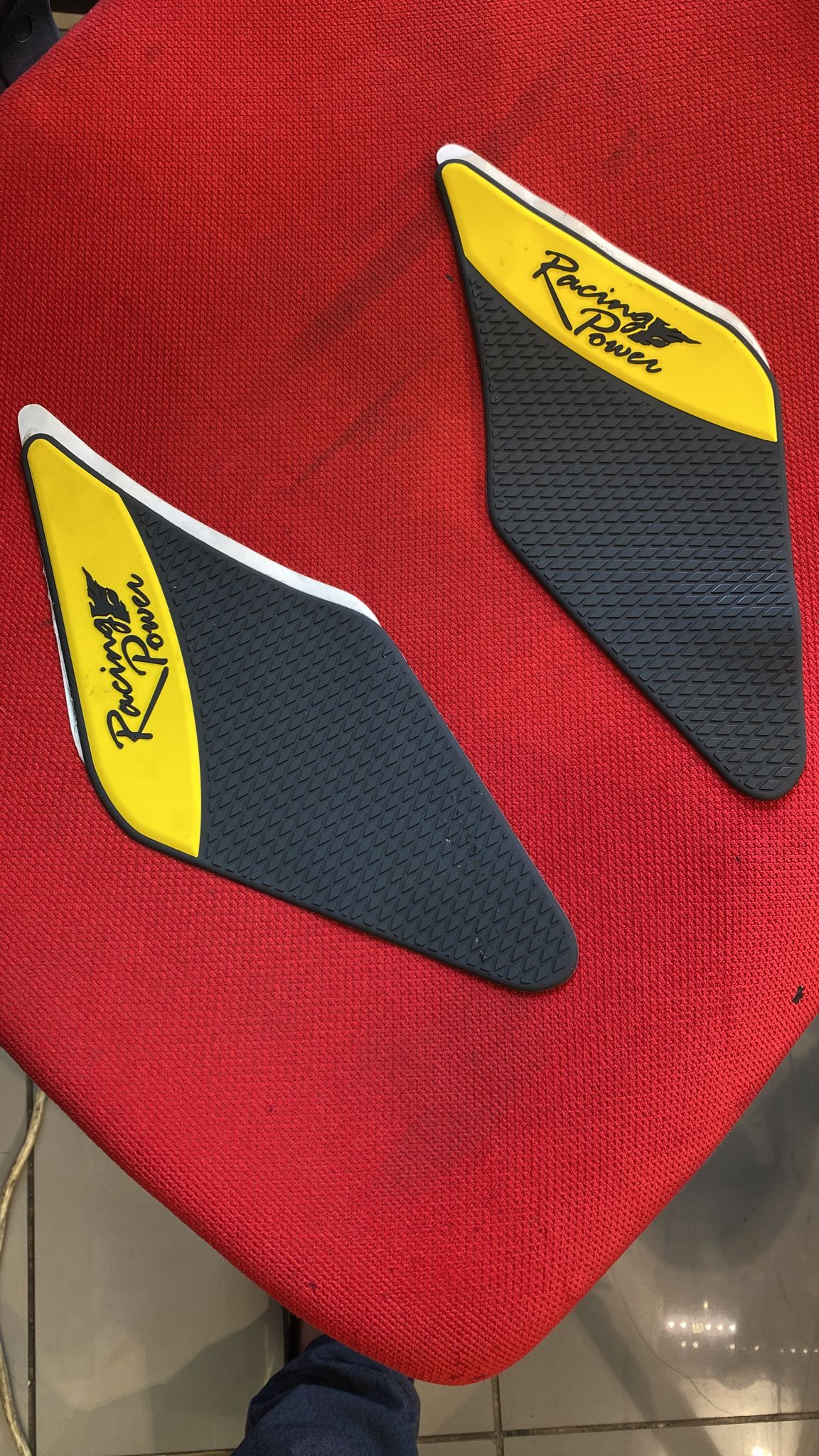 Universal yan kaydirmaz ped 