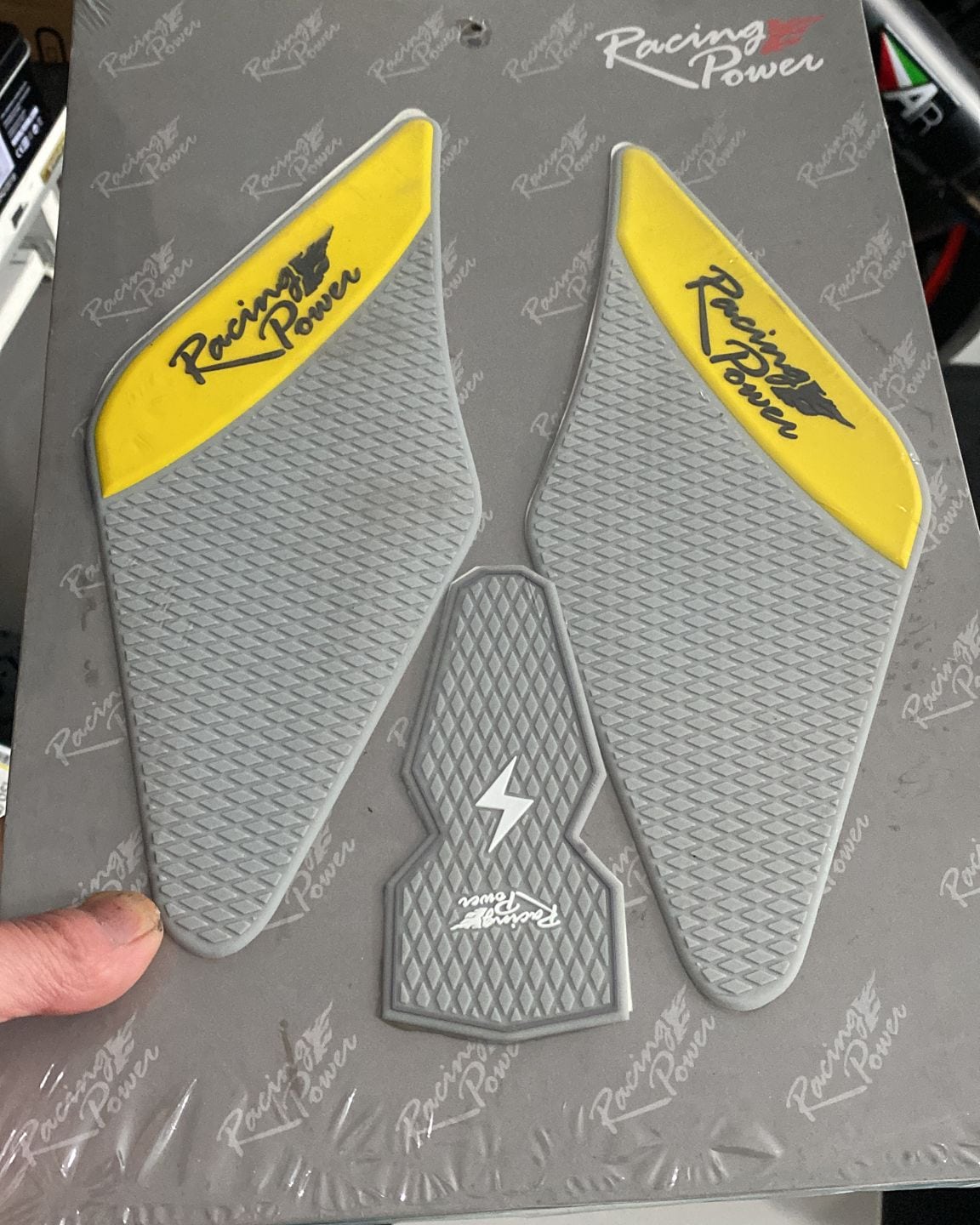 Universal yan kaydirmaz ped 