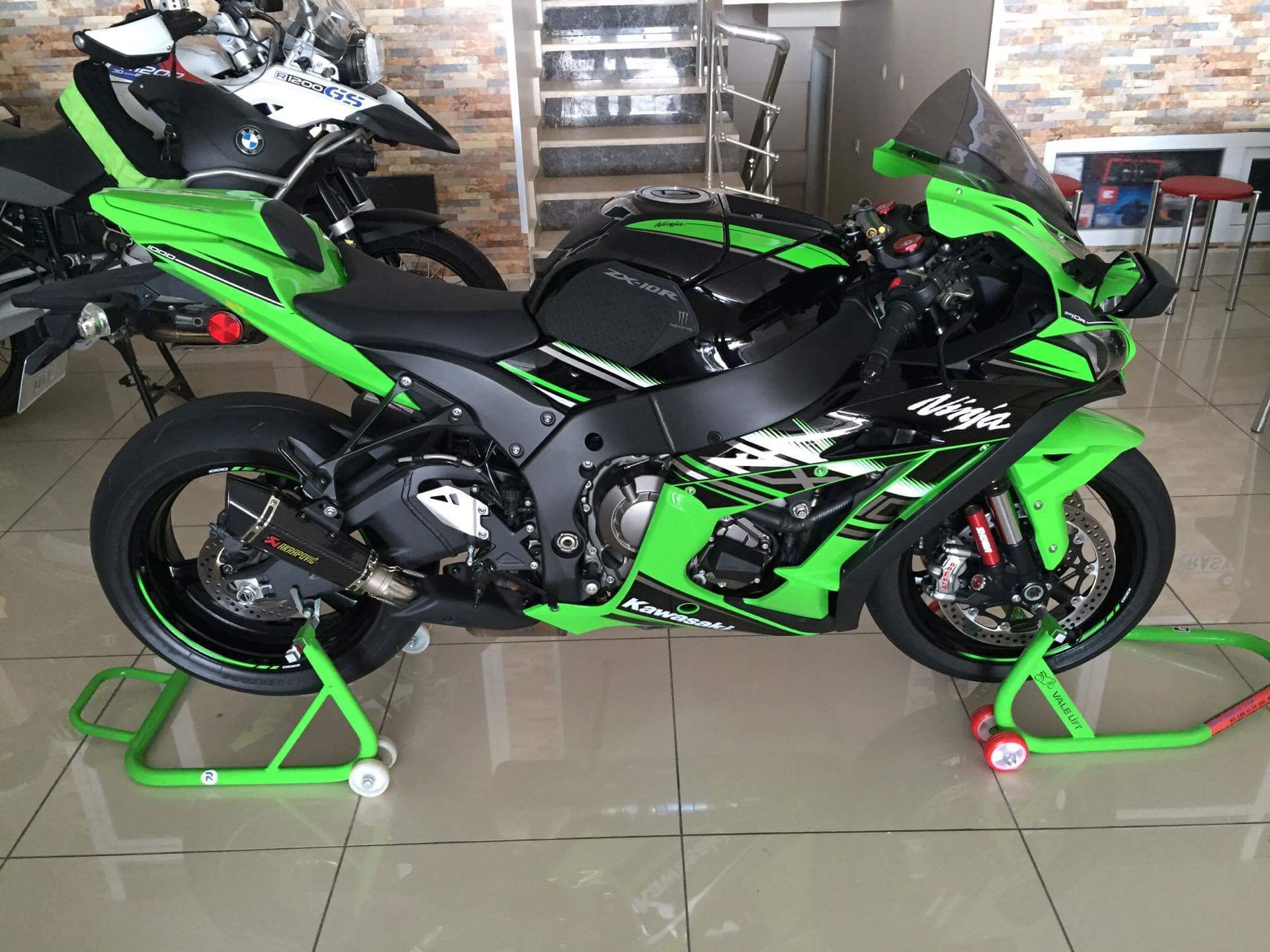 KAWASAKİ ZX10R CARBON AKRAPOVİÇ