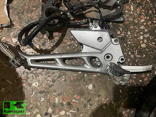 SUZUKİ GSR 600 SAĞ BRAKET GSR 600 SAĞ SÜRÜCÜ BRAKETİ