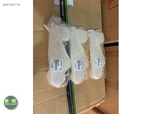 11-15 kawasaki zx10 yedek su deposu zx 10 su deposu sıfır orıjınal  adet fiyatıdır