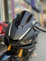 yamaha r25 2019 Marka logolu ön cam siyah