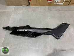  04-10 CBR 125 KUYRUK GRENAJI CBR 125 KUYRUK GRANAJI SAĞ SIFIR ORIJINAL URUNDUR     83600-KTY-K40ZA