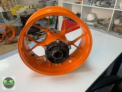 12-19 honda cbr 1000 rr arka jant cbr 1000rr arka jant muayer   urun 8000 km de 2015 model kazalı hurdaya çıkmış aractan cıkmıştır  2012 2019 model arası uyumludur  dışlı gobeği fiyata dahol değildir