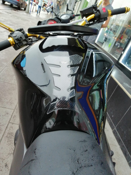 Kawasaki Z750-Z800-Z1000 Carbon Tank Pad