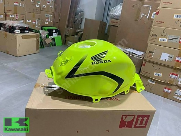 14-17 CBR 250 DEPO NEON SARI CBR 250 YAKIT DEPOSU NEON SARI RENK  URUN SIFIR 